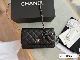 CC791 Wallet on Chain / 4.8 × 7.5 × 1.4 in