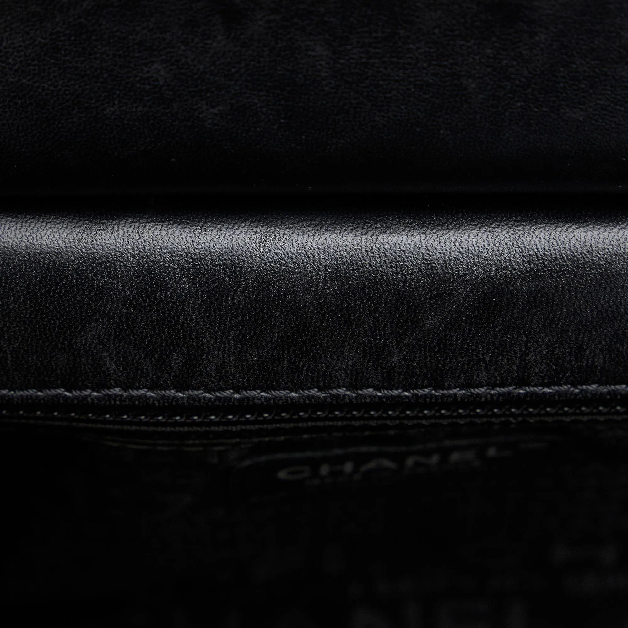 Chanel Medium Patent Chain-Through Flap Bag (SHG-TQ2hq6)