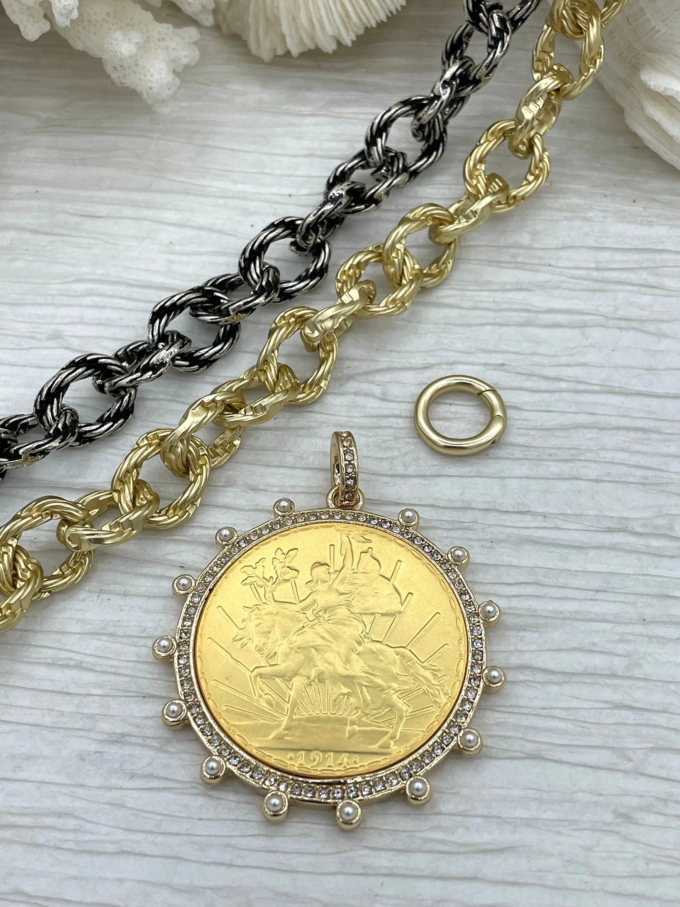 Chunky Cable Chain Textured sold by the foot. 16.5mm x 12.5mm x 3.5mm. Electroplated Zinc alloy, Statement Rolo Chain 4 finishes. Fast ship