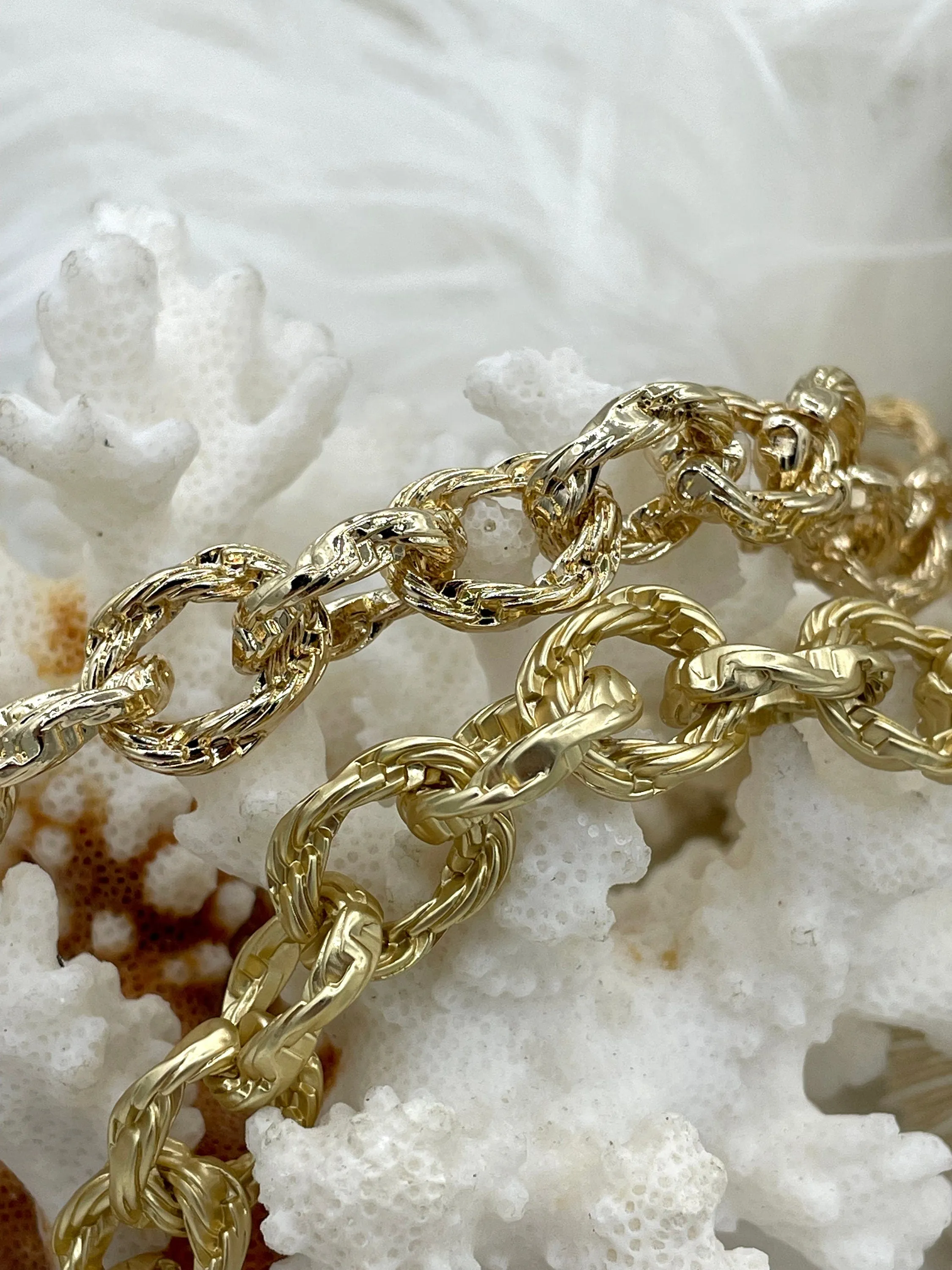 Chunky Cable Chain Textured sold by the foot. 16.5mm x 12.5mm x 3.5mm. Electroplated Zinc alloy, Statement Rolo Chain 4 finishes. Fast ship