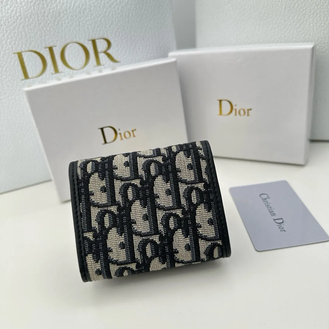 DR489 Small 30 Montaigne Wallet / 3.7x2.9x1.4inch