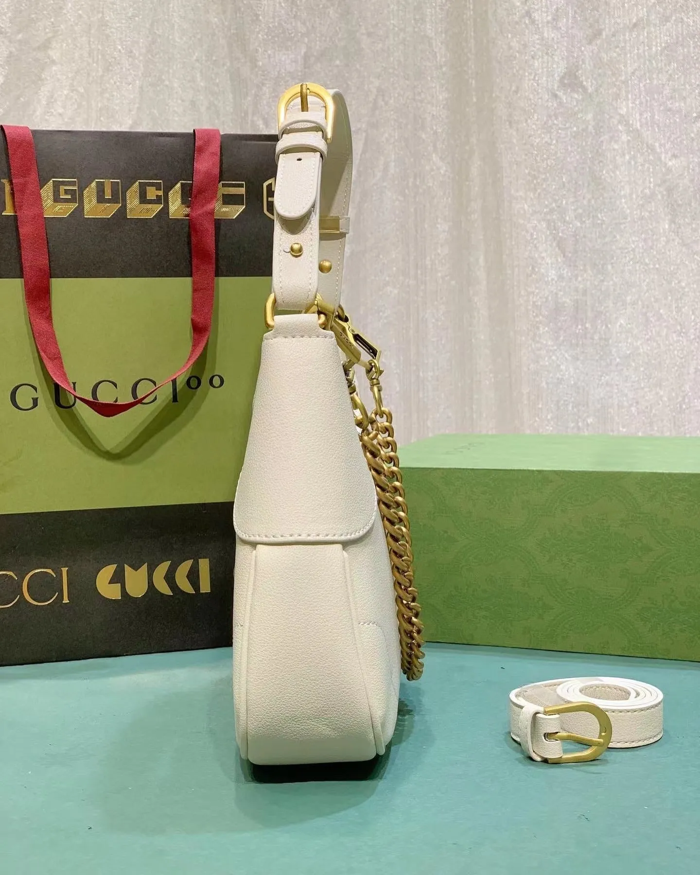 GC465 Aphrodite Small Shoulder Bag / W9.9" x H7.5" x D2.8"