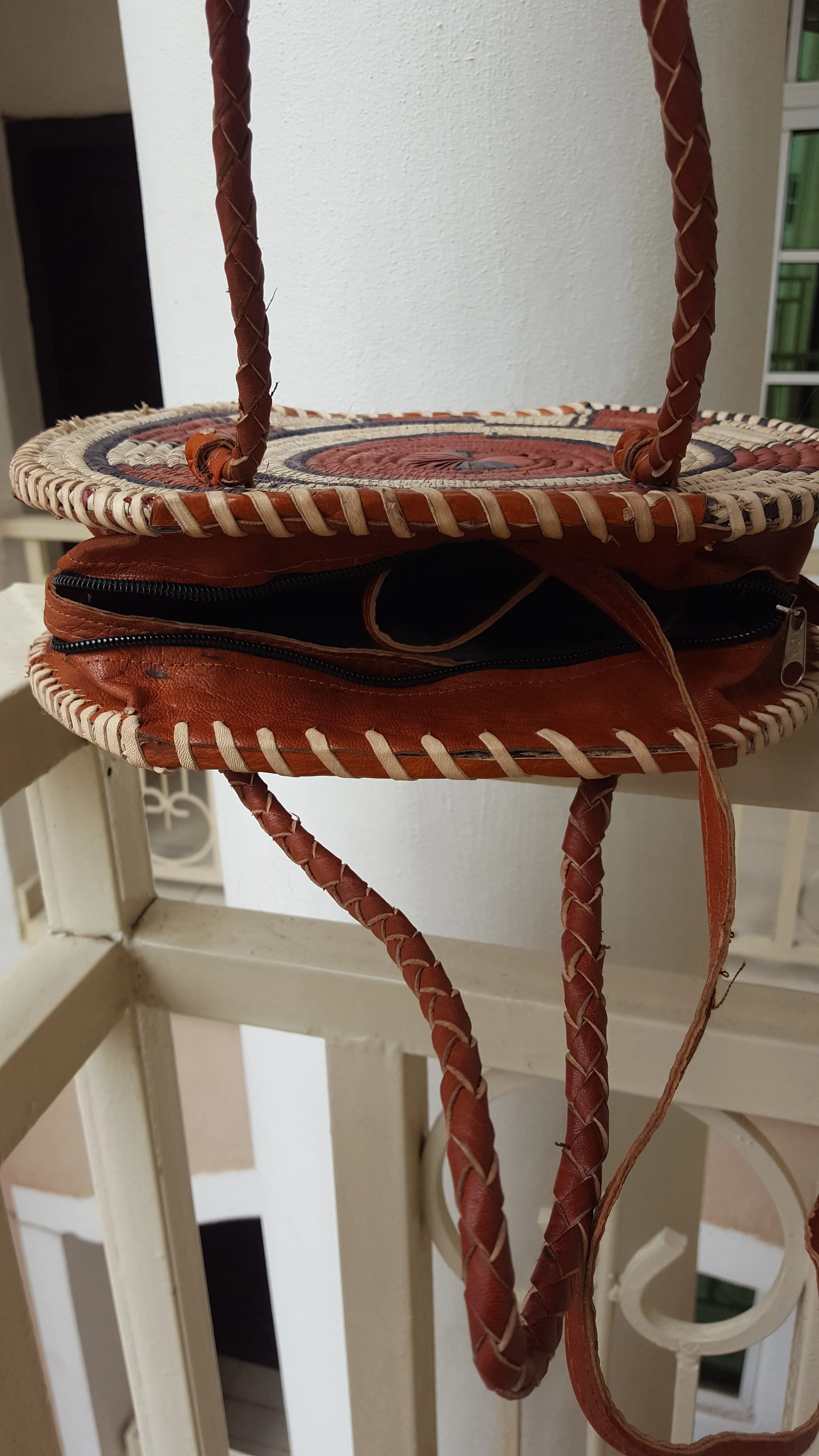Handwoven Round Raffia Handbags - Large