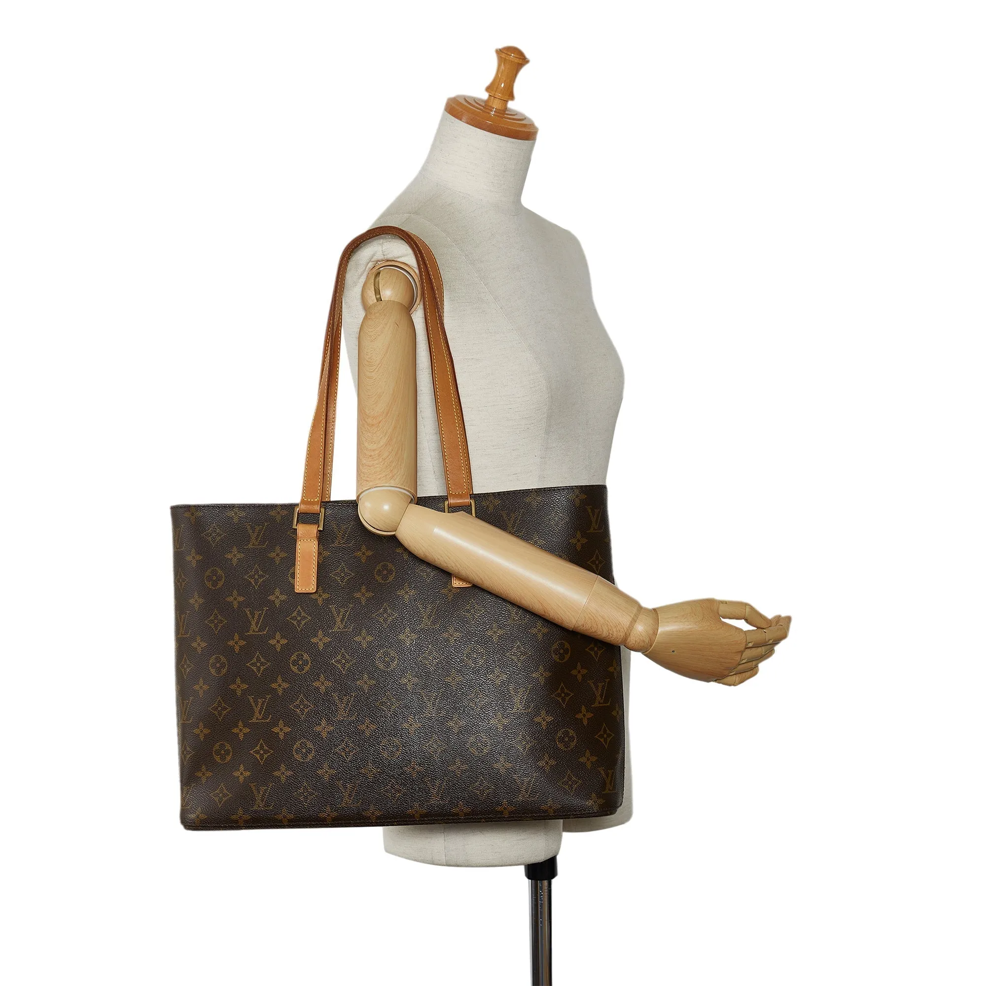 LOUIS VUITTON Monogram Luco Tote Tote Bag