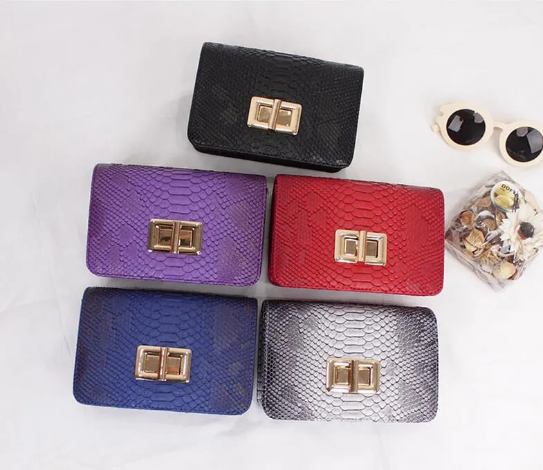New Design Women Cross Body Bag PU Leather Chain Shoulder Bag Serpentine Pattern Small Messenger Bag Flap With Silver Color