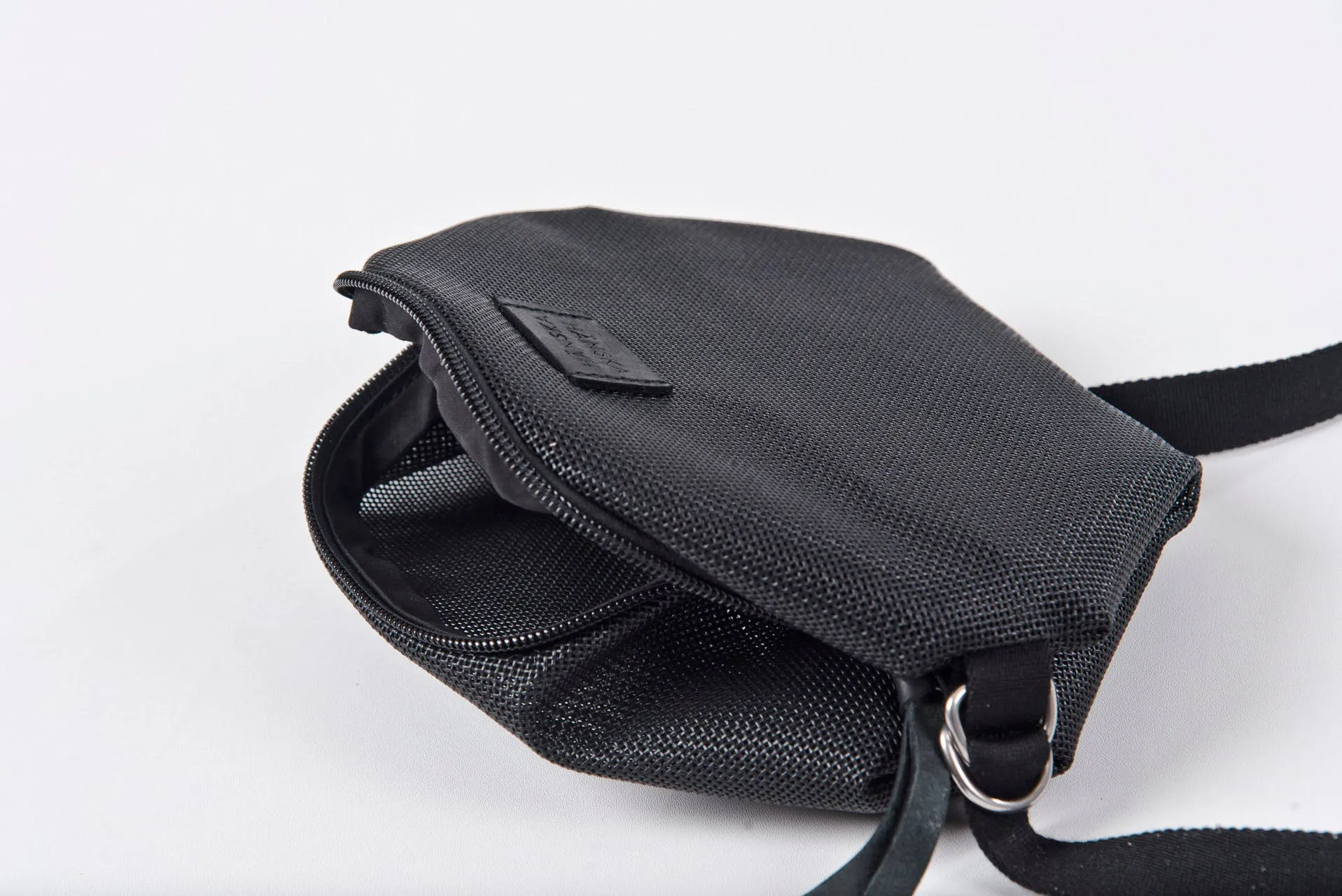 VALOR - Black Mesh